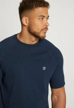 JP1880 Pyjama - Matte Night Blue -JP1880 Winkel fd0aab05e45649c9b60bef7dad6c8337